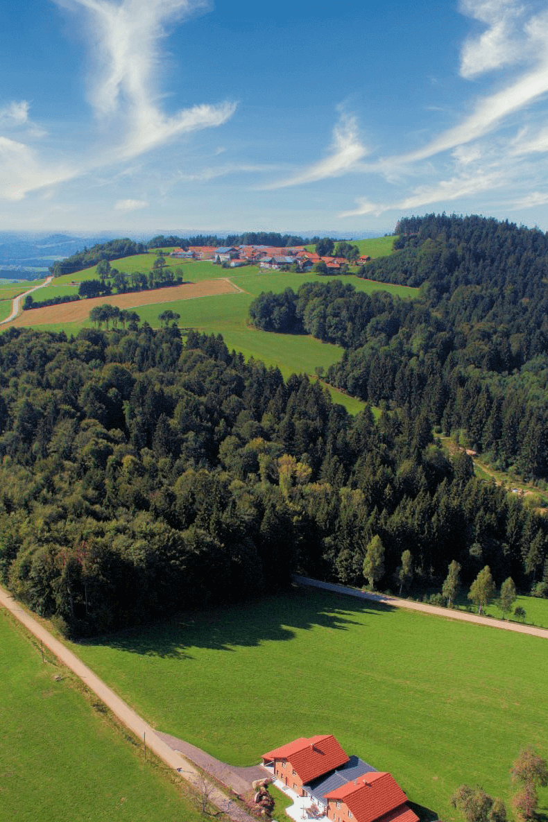 Luftaufnahme des Ferienbauernhofs Dienberger Hof